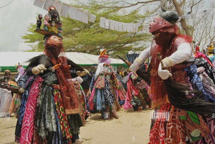 Masques Gèlèdè en groupe